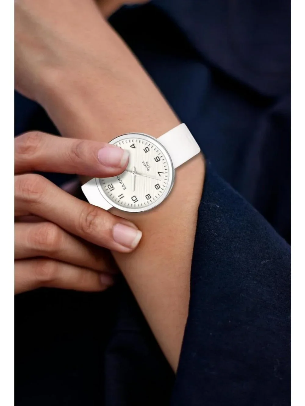 Women's White Analog Quartz Soft Silicone Band Easy Read Dial Waterproof Watch